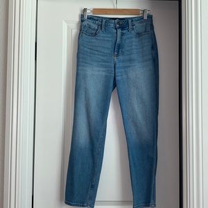 Hollister High Rise Mom Jeans Vintage Stretch